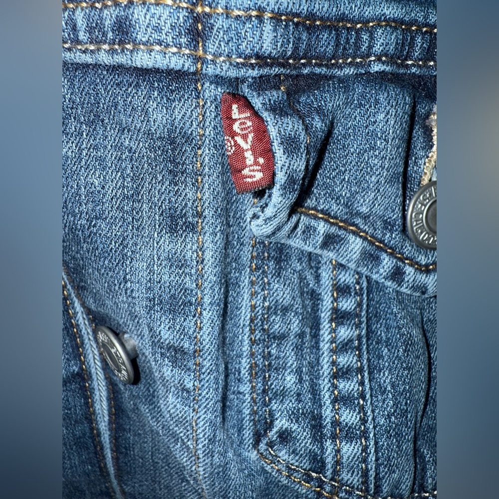 Levi's Classic Blue Denim Jacket - Picture 9 of 10